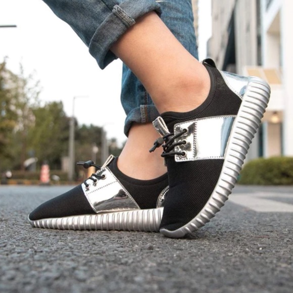 Brand New Black & Silver Athletic Shoes - Sz 43 - Picture 2 of 2